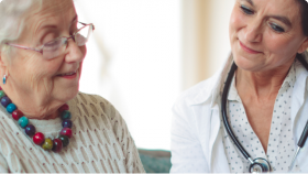 Lékařka se svou pacientkou